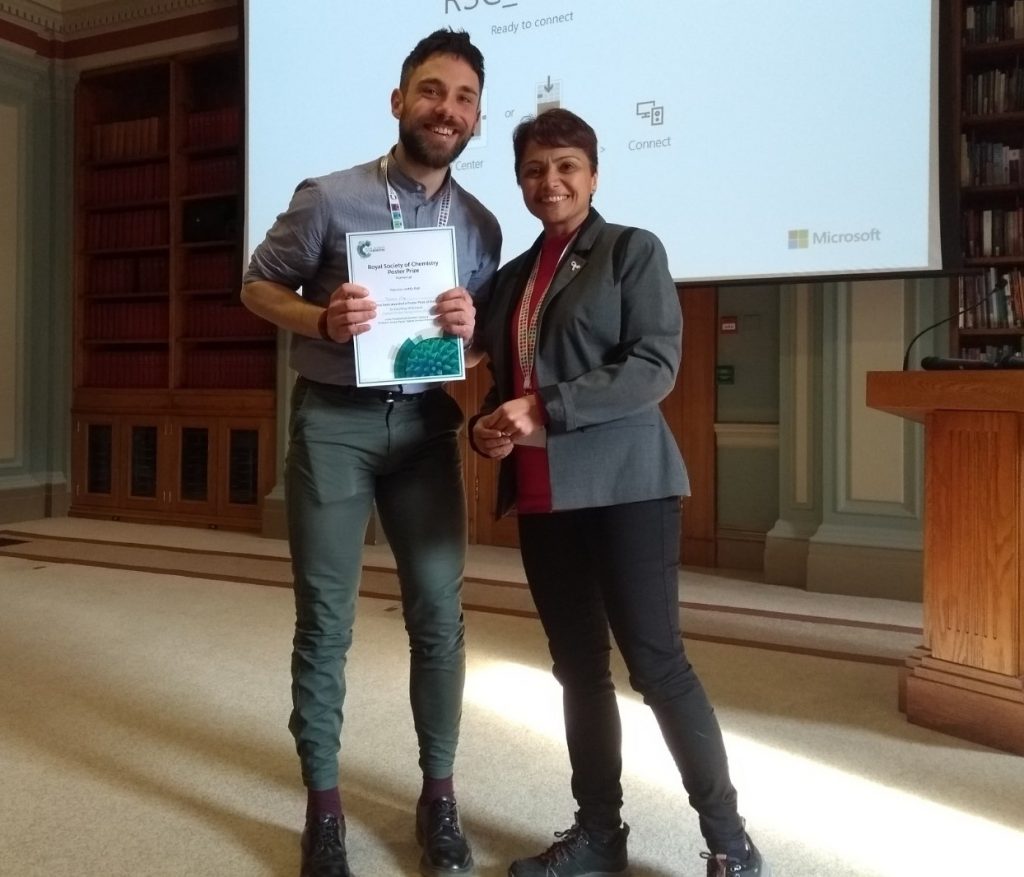 Sacha Fop, University of Aberdeen, being presented with his prize certificate by Pooja Goddard (RSC Dalton/Loughborough University). Photo © Royal Society of Chemistry